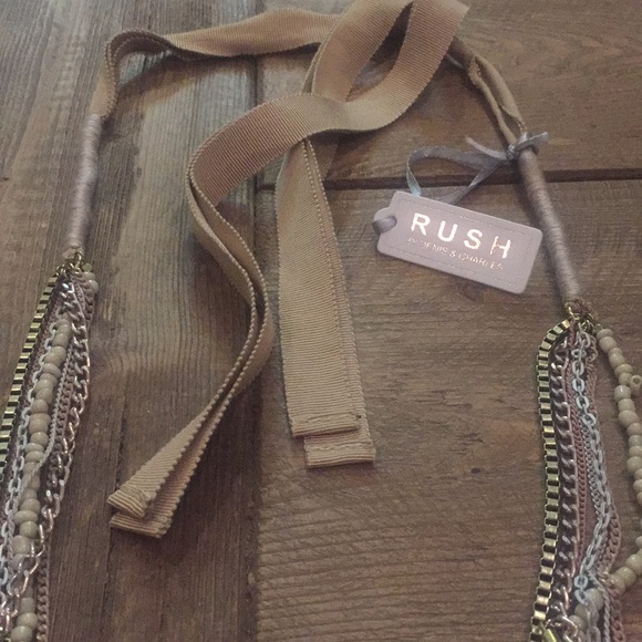 Long bohemian style feather necklace - Picture 4 of 6